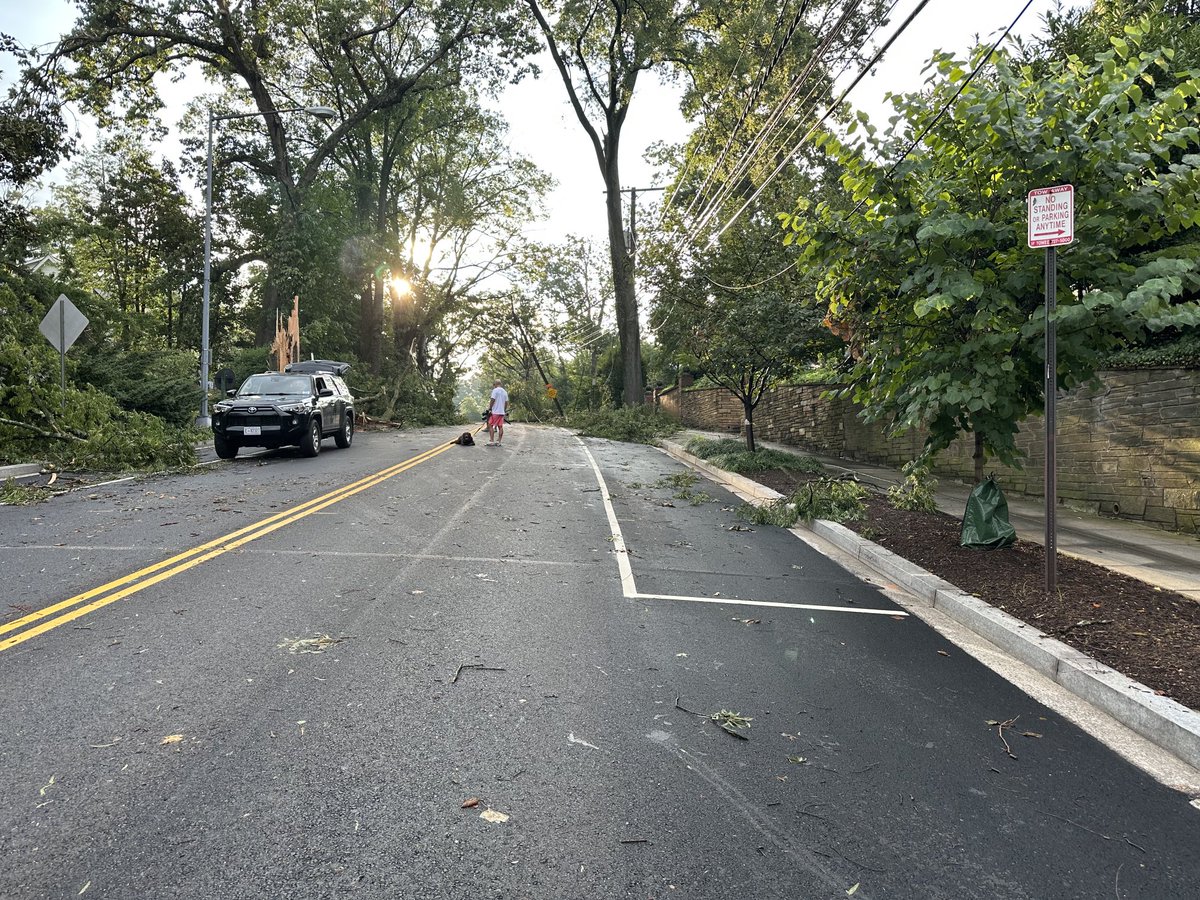 ⁦PEPCO reports that they are down to 1700 w/o service. And, more crews on the way. Lots of progress on Loughboro Road overnight. Still much to do there and at other sites. Thank you and keep up the aggressive work ⁦@DC_HSEMA⁩ ⁦@MayorBowser⁩ ⁦@PepcoConnect⁩ ⁦