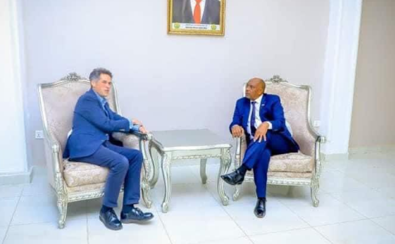 Fowsio_Ibrahim's tweet photo. The Minister of Foreign Affairs and Inter. Coope. of the Rep.of #Somaliland  @DrEssaKayd, the Ambassador of Somaliland to the United Kingdom are together today at the (Egal International Airport) in the capital of Hargeisa, was welcomed by H.E Sir MP @GavinWilliamson https://t.co/7e3VenX0Eu