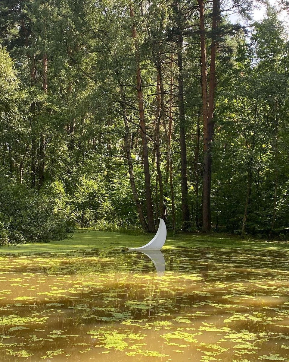 leonid_tishkov's tweet photo. Malevich park. July 30th. After a long downpour, the boat with the moon sank, but the moon is still holding on. The rescue team will arrive soon and everyone will be rescued. I hope the moon will shine as before. https://t.co/g8AQ8OBwiF