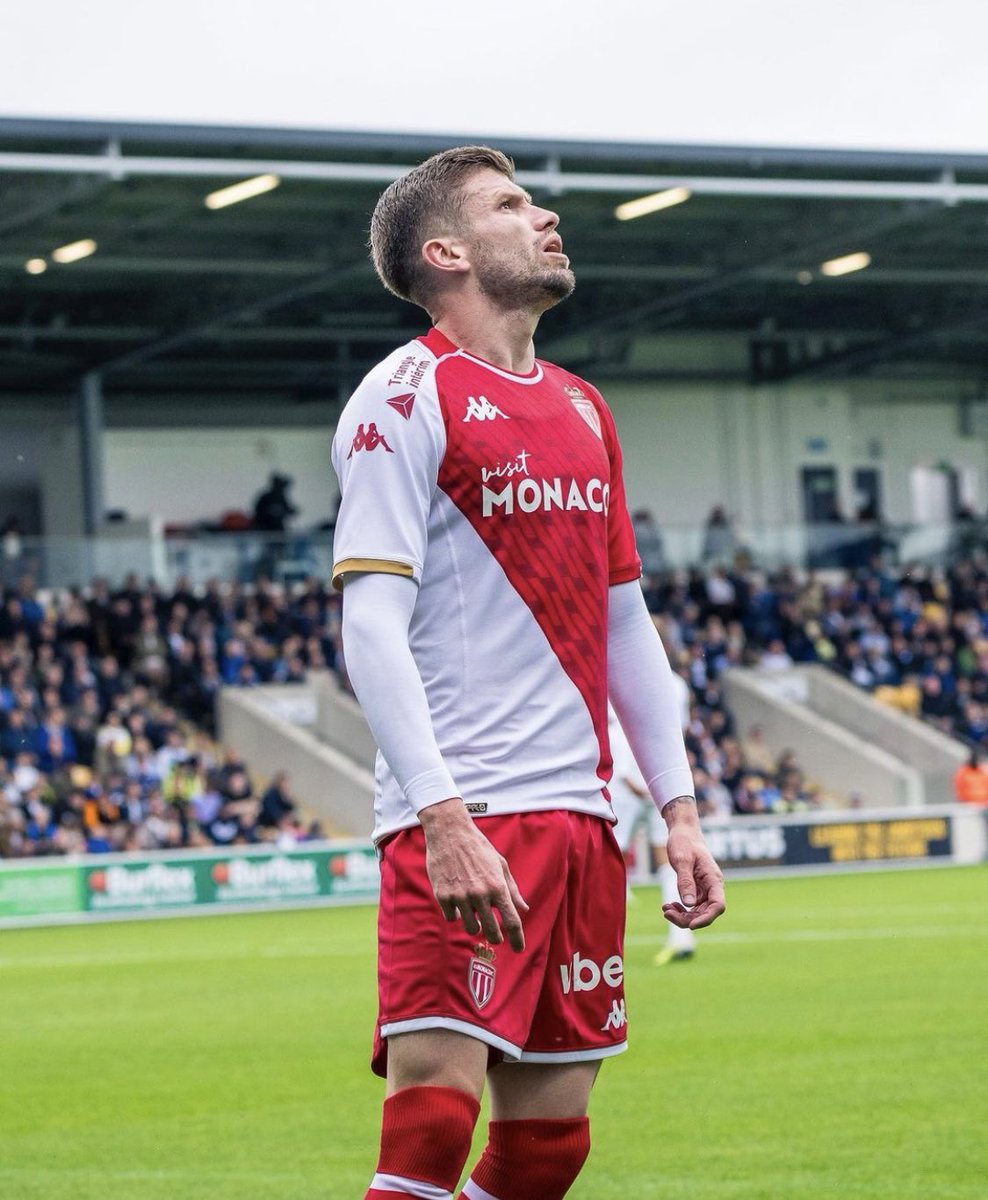 🎂 Joyeux anniversaire à Caio Henrique ! Notre magicien gaucher fête aujourd’hui ses 26 ans ! 🇧🇷❤️