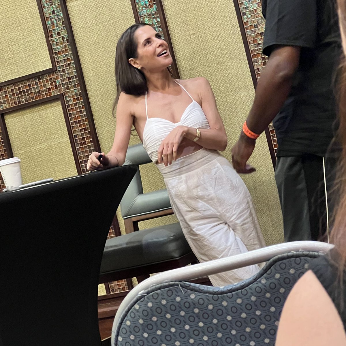 jelevision's tweet photo. no thoughts just kelly monaco and tabyana ali both looking gorgeous in white 😍🤍 https://t.co/ddMYRnWQp9