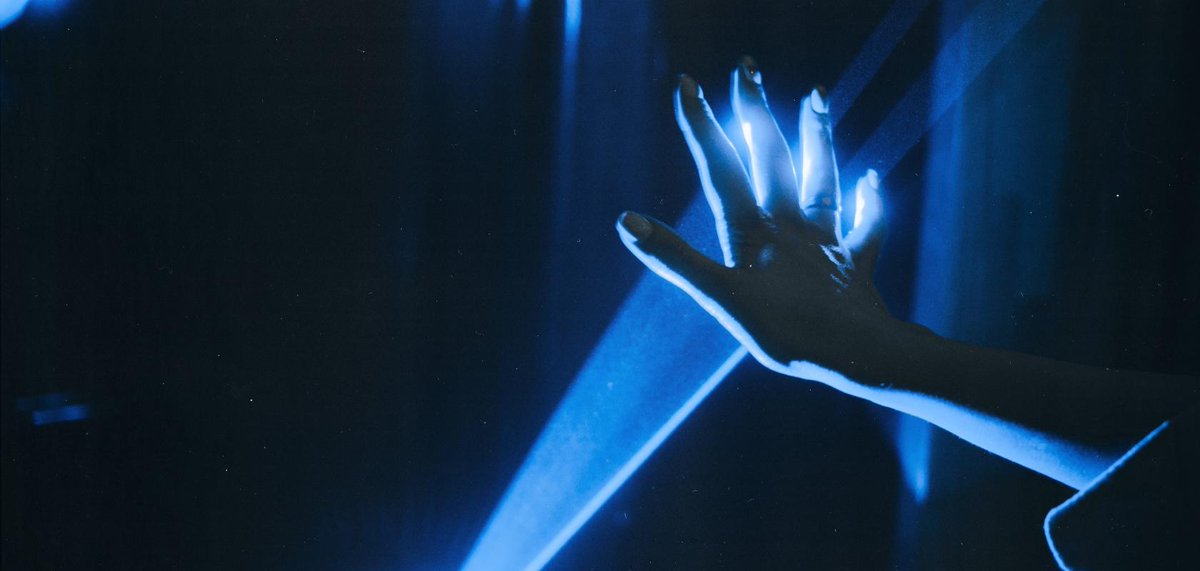 Laser fusion reactor fuelled with $25m funding:

lasersystemseurope.com/article/blue-l…