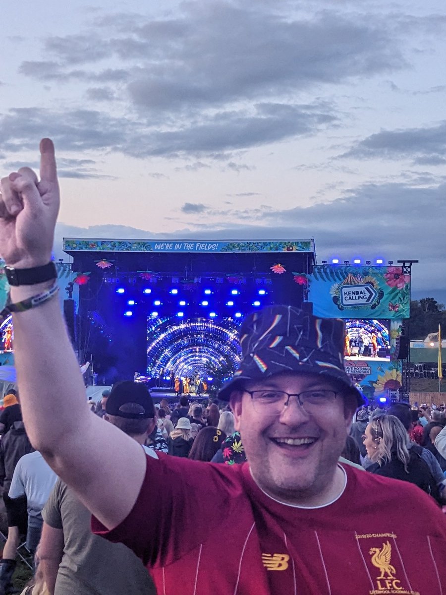 dazphillips74's tweet photo. Back home & showered after a great weekend @KendalCalling
Great music and life long memories. @nilerodgers @KasabianHQ @BlossomsBand @royalblooduk
#kendalcalling
#inthefields https://t.co/rJic7fo96x