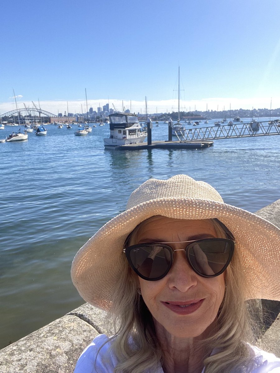 therezabazar's tweet photo. Back to rehearsals across the park ๐Whatโs your favourite Dollar song you want to hear on Oh LโTour https://t.co/Q7s30NYrR4 #StephenFox #80smusic #livemusic #lovinglife https://t.co/634BHzBXzE