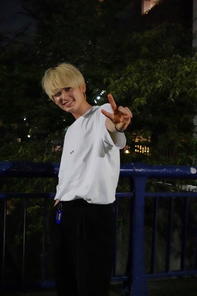 matsu0801ken's tweet photo. 私事ですが、26歳になりました。

25歳は人生の分岐点になるよ。と言われてはや1年。素敵な出会いは沢山あった。ただ苦しかった!!
皆さんの応援が心の支えになってました。ありがとう。

26歳はスタートから逃げ馬のように
ぶっぱなしていきます。ゴール前で大失速しないように踏ん張ります。はい？笑 https://t.co/VC4OxjEPjx