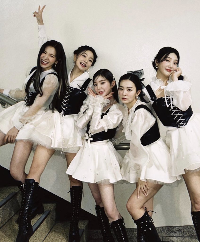 revevante's tweet photo. - best idol group alive
- kpop's most musically interesting gg
- standard bearer for gg’s conceptual versatility
- most inimitable gg
- irreplaceable gg
- nation's representative gg
- nation's pride

Happy 9 Red Velvet...
#RedVelvet9thAnniversary
#OneOfThese9thForRedVelvet https://t.co/o7fDWLXTPU