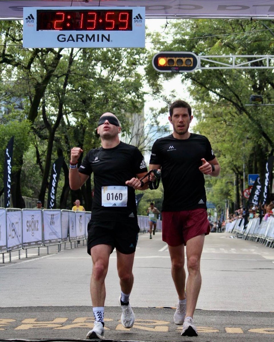 comunalmx's tweet image. Ayer @aldofarrugia terminó de correr todos los #Splits de @adidasMX a ciegas (67 km en total), para crear conciencia y recaudar fondos para bebés, niñas y niños con retinoblastoma de @amancmexico 💛 
Súmate tú también en fundacioncomunal.org/campaigns/veo-… 🙌🏽