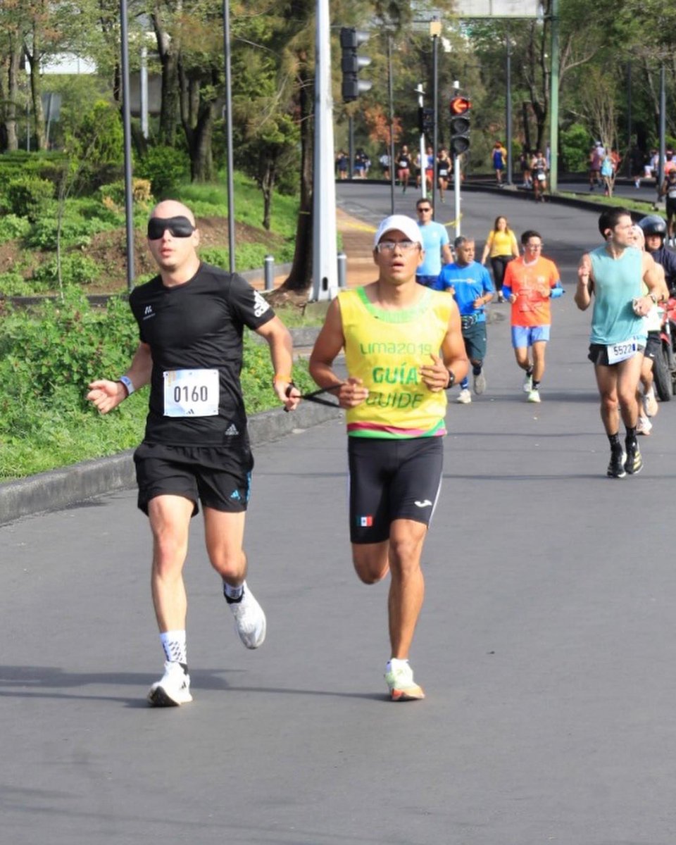 comunalmx's tweet image. Ayer @aldofarrugia terminó de correr todos los #Splits de @adidasMX a ciegas (67 km en total), para crear conciencia y recaudar fondos para bebés, niñas y niños con retinoblastoma de @amancmexico 💛 
Súmate tú también en fundacioncomunal.org/campaigns/veo-… 🙌🏽