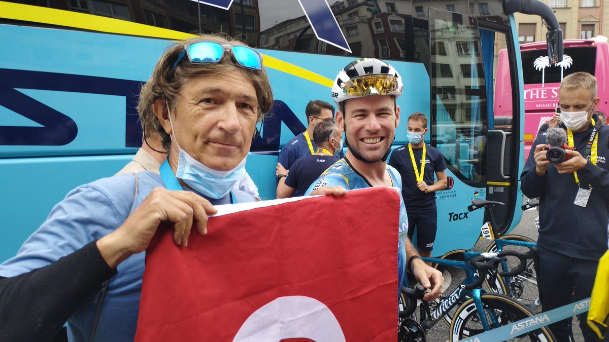 mmobilityturkey's tweet photo. Tour De France'da her etap bayrağımızı dalgalandırdı.

Tour de France'ı her etabı Türk bayrağı ile izleyen Ahmet Mumcu, Türk bisikletseverleri temsil etme amacı ile her etap seyirciler arasına karışarak etap sonlarında da bayrağımızı dalgalandırdı.

Credits @CyclistTR https://t.co/xH38EMTAnZ