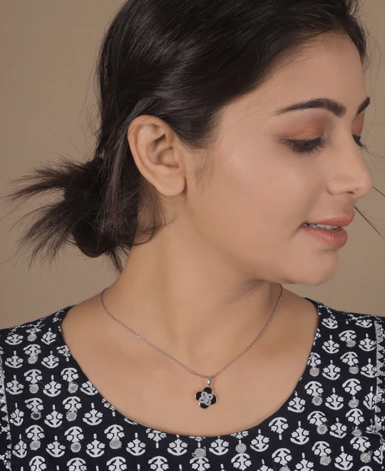 Me2youI's tweet photo. Do you love stimming with your jewelry?
This Classic Style Spinner Stim Necklace is the perfect addition to your collection.

https://t.co/oWVcWUa95S

#Balckleaf #spinnerpandant #Zirconstone #necklace #pandant #regularwear #chainpandant #me2you #goldpleated https://t.co/IME6EDmnlJ