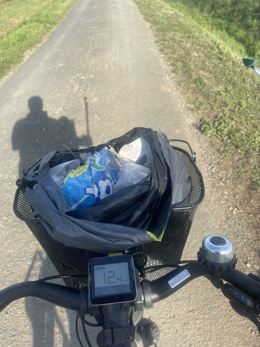 pamurat's tweet photo. 1h30 de vélo autour de chez moi……
#dechets #environnement #nature #zerodechet #plasticattack https://t.co/1fDWEJxqXR