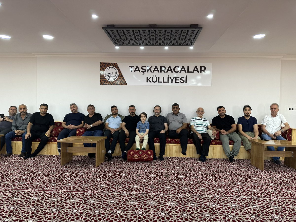 syigitoglu18's tweet photo. Arkadaşlarımızla Yukarı Göl Mesire Alanı ve Halatlı Köprü projesinin son durumlarını muhtarımız Ahmet Özdemir ile birlikte yerinde inceledik.

Taşkaracalar’ımıza şimdiden hayırlı olsun.

Misafirperverliği için kıymetli muhtarımıza teşekkür ederim.

📍Çankırı Taşkaracalar Köyü https://t.co/QR2hyDBQkK