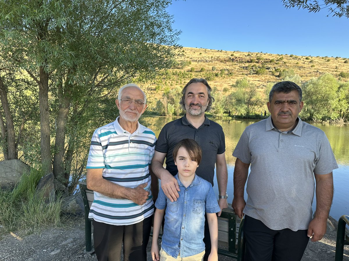 syigitoglu18's tweet photo. Arkadaşlarımızla Yukarı Göl Mesire Alanı ve Halatlı Köprü projesinin son durumlarını muhtarımız Ahmet Özdemir ile birlikte yerinde inceledik.

Taşkaracalar’ımıza şimdiden hayırlı olsun.

Misafirperverliği için kıymetli muhtarımıza teşekkür ederim.

📍Çankırı Taşkaracalar Köyü https://t.co/QR2hyDBQkK