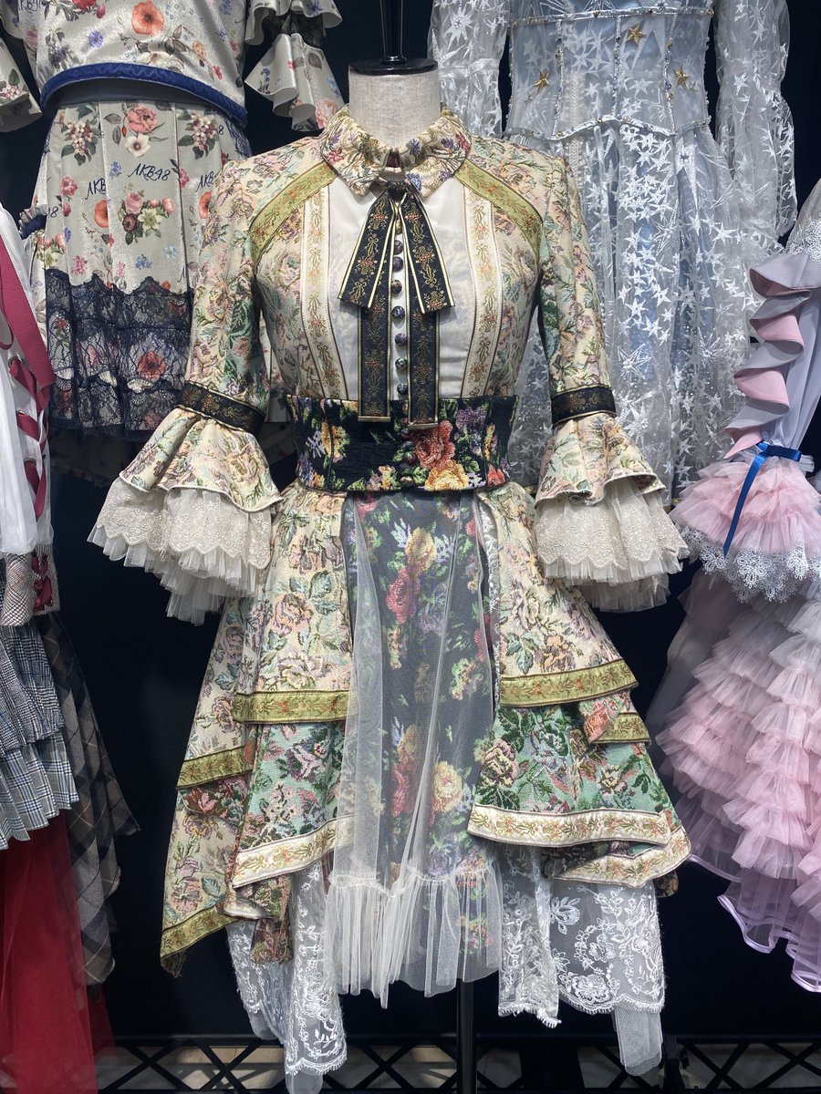 AKB48 大衣装展 OUTDOORコラボ ポーチ 11月のアンクレット AKB48大衣装展 行ってきました！！ 本当にオサレカンパニーさんの神技