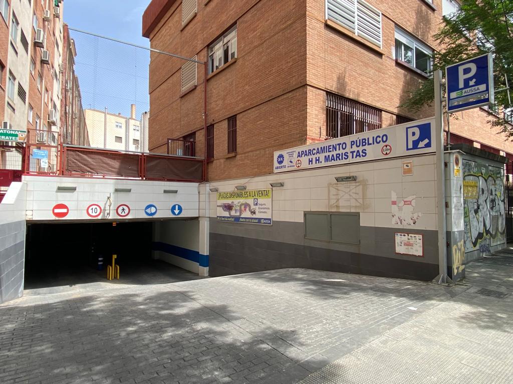Saber las dimensiones máximas o gálibo cuando vamos a utilizar un #parking 🚗 es algo imprescindible. 

Te dejamos el gálibo de nuestros parkings:
🅿️Arenal= 1,9m 
🅿️Triana= 2,20m 
🅿️José Laguillo= 2,10m 
🅿️Hermanos Maristas= 2,30m 
🅿️Rafael Salgado= 2,05m

#Sevilla #Granada