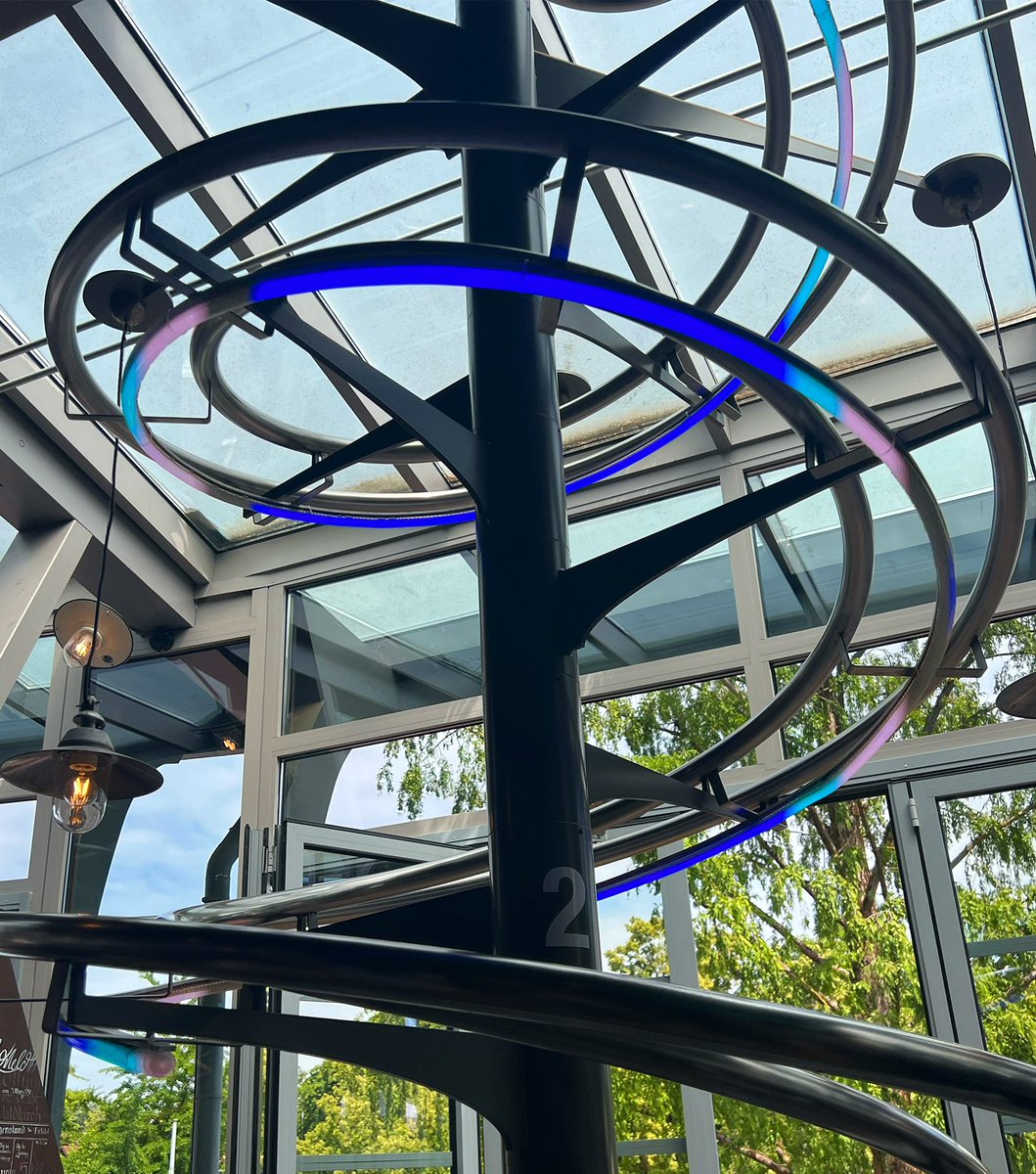 EuropaParkUK's tweet photo. Order your food and drinks and watch them race to your table on rollercoaster rails! Have you tried our awesome #FoodLoop restaurant like @JoeyAmarin did this #FanFriday? 🍔🍟 https://t.co/b2ZLRt2rsB