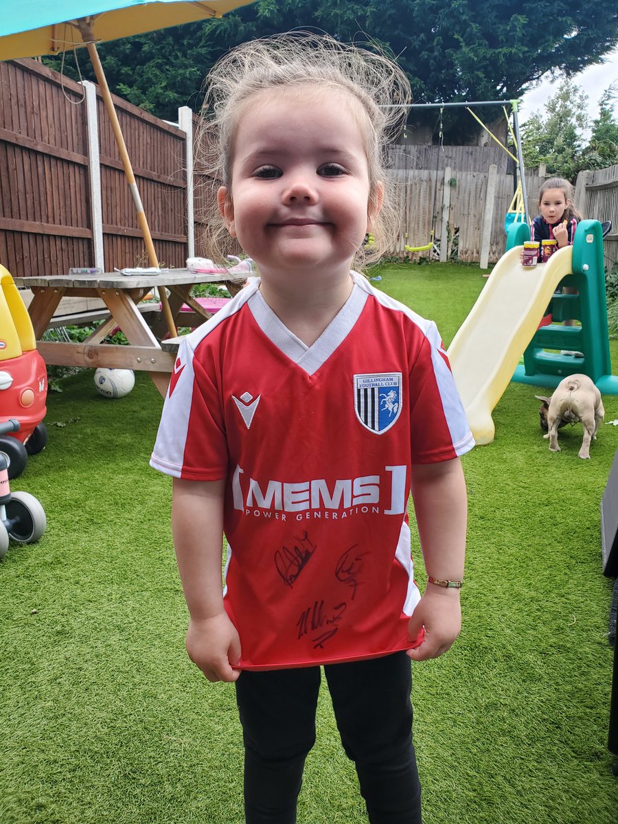 jordanell15's tweet photo. Thank you to @TheGillsFC for the open training session today, my kids throughly enjoyed chatting to the players and getting their tops, books and balls signed ✌️⚽️
Although was madness the players were all lovely, so thanks again!
#gills https://t.co/10MmVzortz