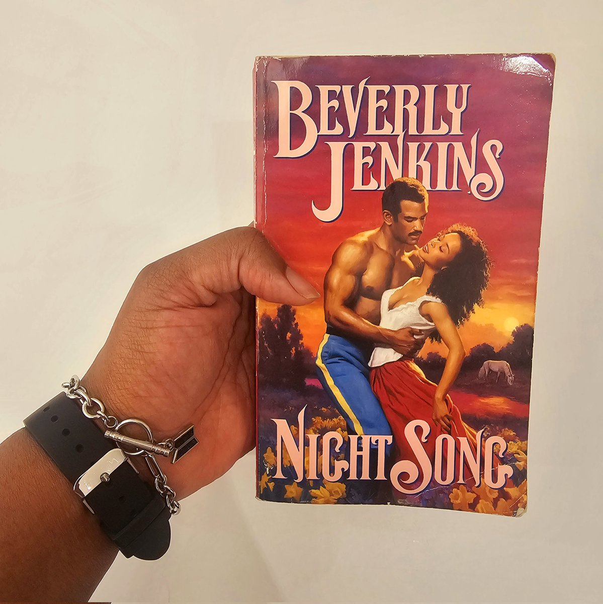 _LittleLovely_'s tweet photo. Finished JEWEL yesterday so on to the final book I'll start in the month of #JenkinsJuly- NIGHT SONG! Got the audio from the library so will be listereading, as I do 🤗🥰 https://t.co/AJVwWiL4Kj