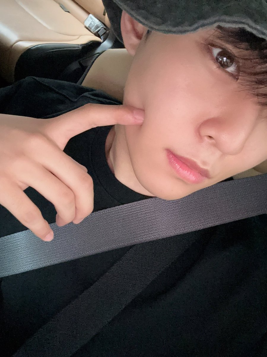 [#동건]
😉
#TO1 #티오원 #DONGGEON