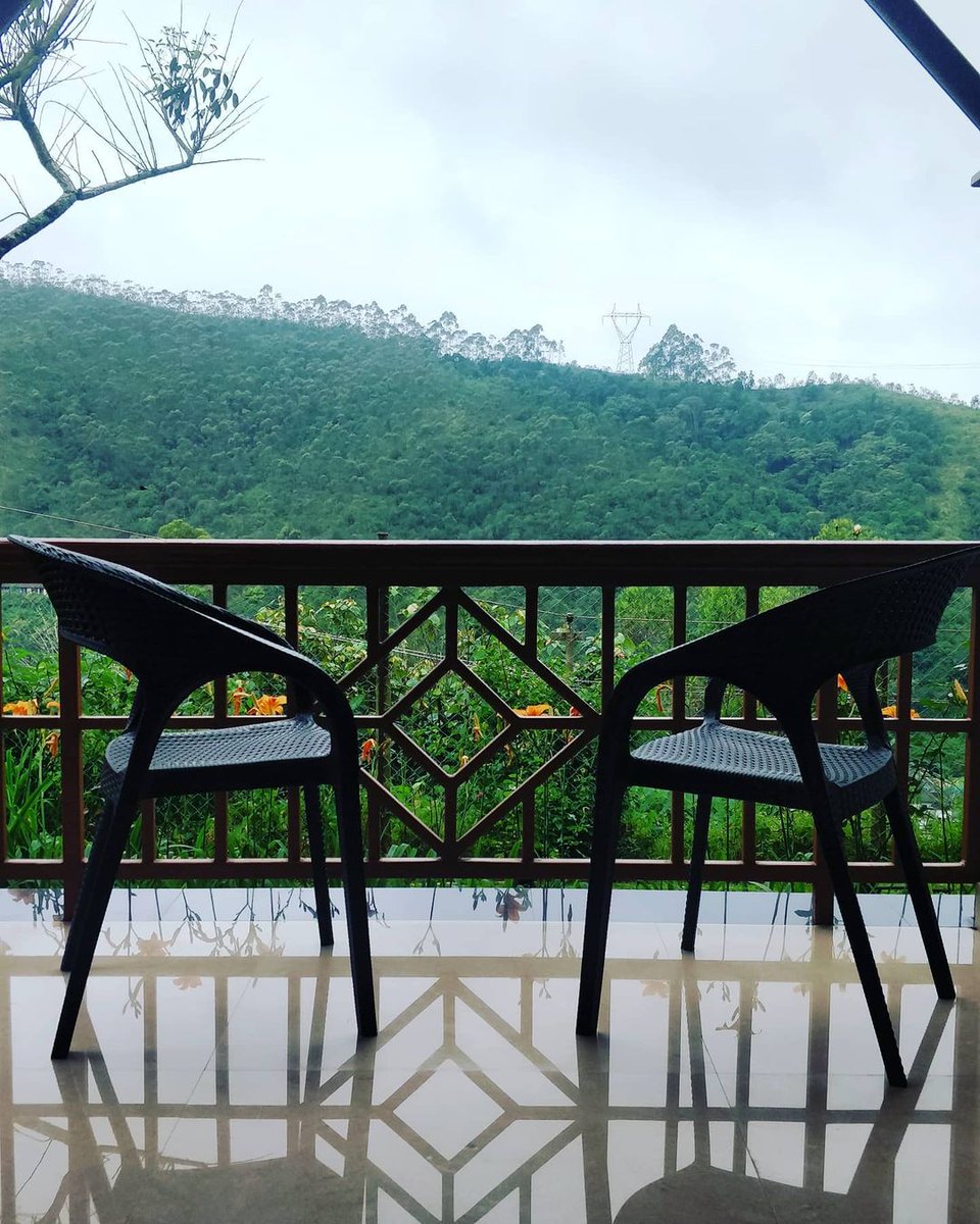 ktdchotels's tweet image. Embrace nature's canvas from the comfort of your balcony! 🏞️ #monsoon #munnarresorts #munnarholidays #munnar 

2N / 3D monsoon special packages starting INR 11,999*. 📍Tea County Munnar 📷 Arun GG