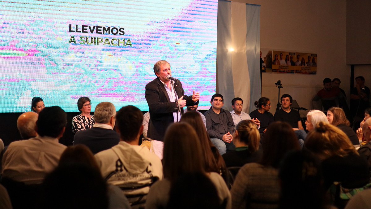Gracias <a href="/SalvadorPBA/">Daniel Salvador</a>, Miguel Fernández <a href="/claudioalfonsin/">Claudio Alfonsin</a>, Valentin Miranda, Silvana Samperisi
 y Carlos Perillo por su presencia y apoyo. 

Bienvenida la fuerza del cambio a Suipacha!
#LaFuerzaDelCambio
<a href="/PatoBullrich/">Patricia Bullrich</a>
<a href="/Nestorgrindetti/">Néstor Grindetti</a> <a href="/JuntosSuipacha/">Juntos Suipacha</a>