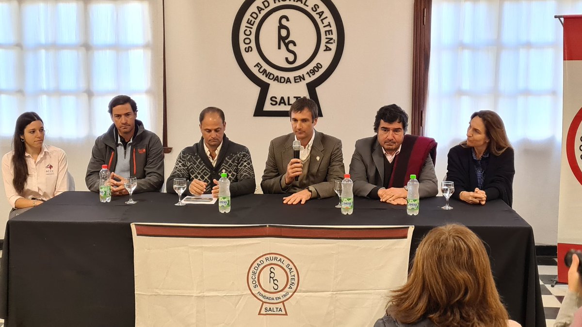 La @ruraldeSalta lanza la edición número 79 de su exposición anual.
Acompañan el lanzamiento el ministro <a href="/MdelosRiosOK/">Martín de los Ríos</a> y la secretaria <a href="/MilaPatron/">Milagros Patrón Costas</a> y los representantes de las razas Criollo y Peruano de Paso.
La exposición se realizará del 16 al 20 de agosto.