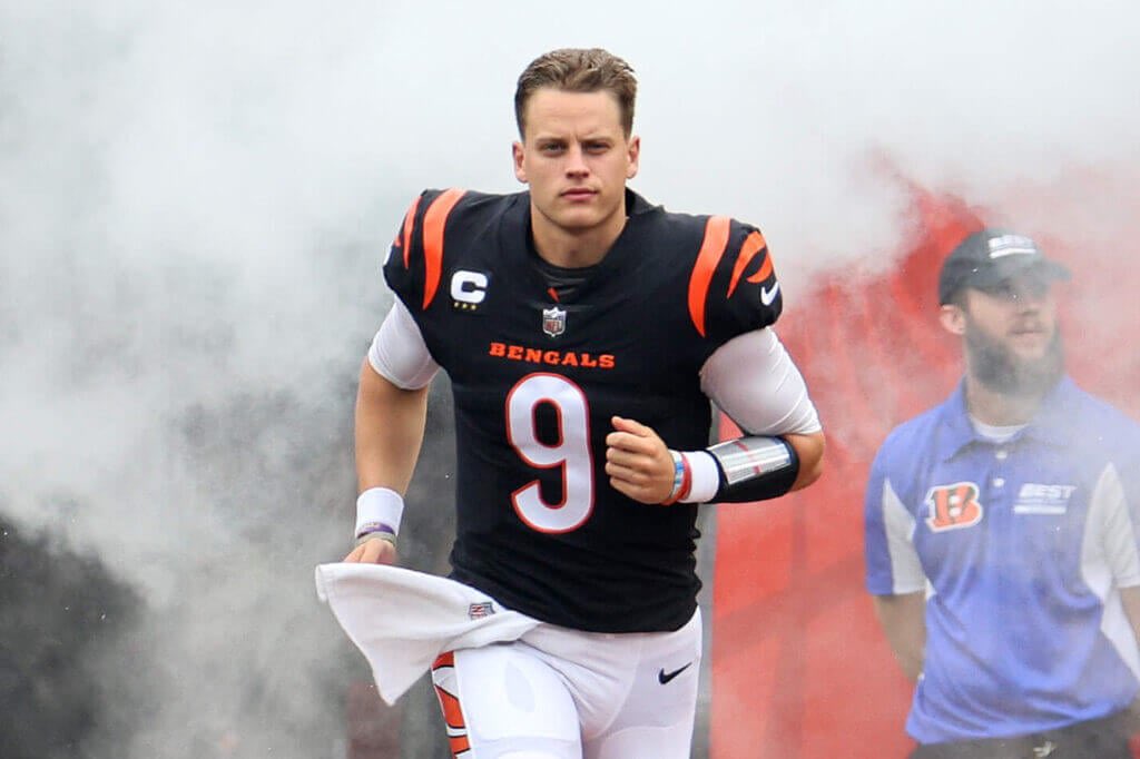 jasrifootball's tweet photo. BREAKING: Joe Burrow will be appearing on season 2 of the Netflix series “Quarterback” according to @peter_king 

Who should join Burrow? https://t.co/KqlnYKp2uu