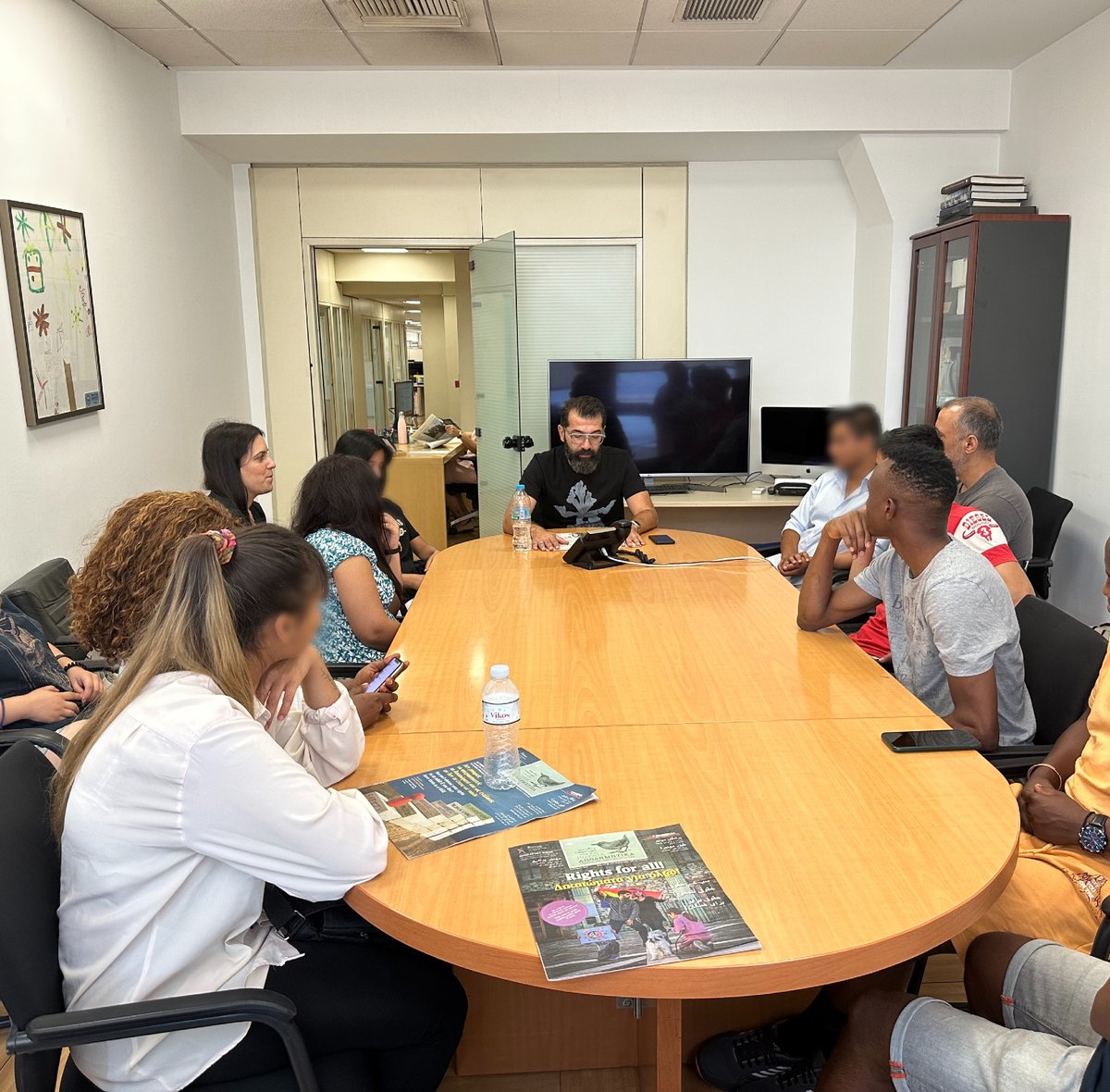migratory_birds's tweet photo. 📌The Migratory Birds were at Kathimerini's offices in July.
🗞️We would like to thank @Kathimerini_gr, Mr. George Lialio, and Ms. Evi Kousoula for this unforgettable experience.
🖋️The «Young Journalists» programme is run with the support of UNHCR GREECE https://t.co/49tUozhe3B