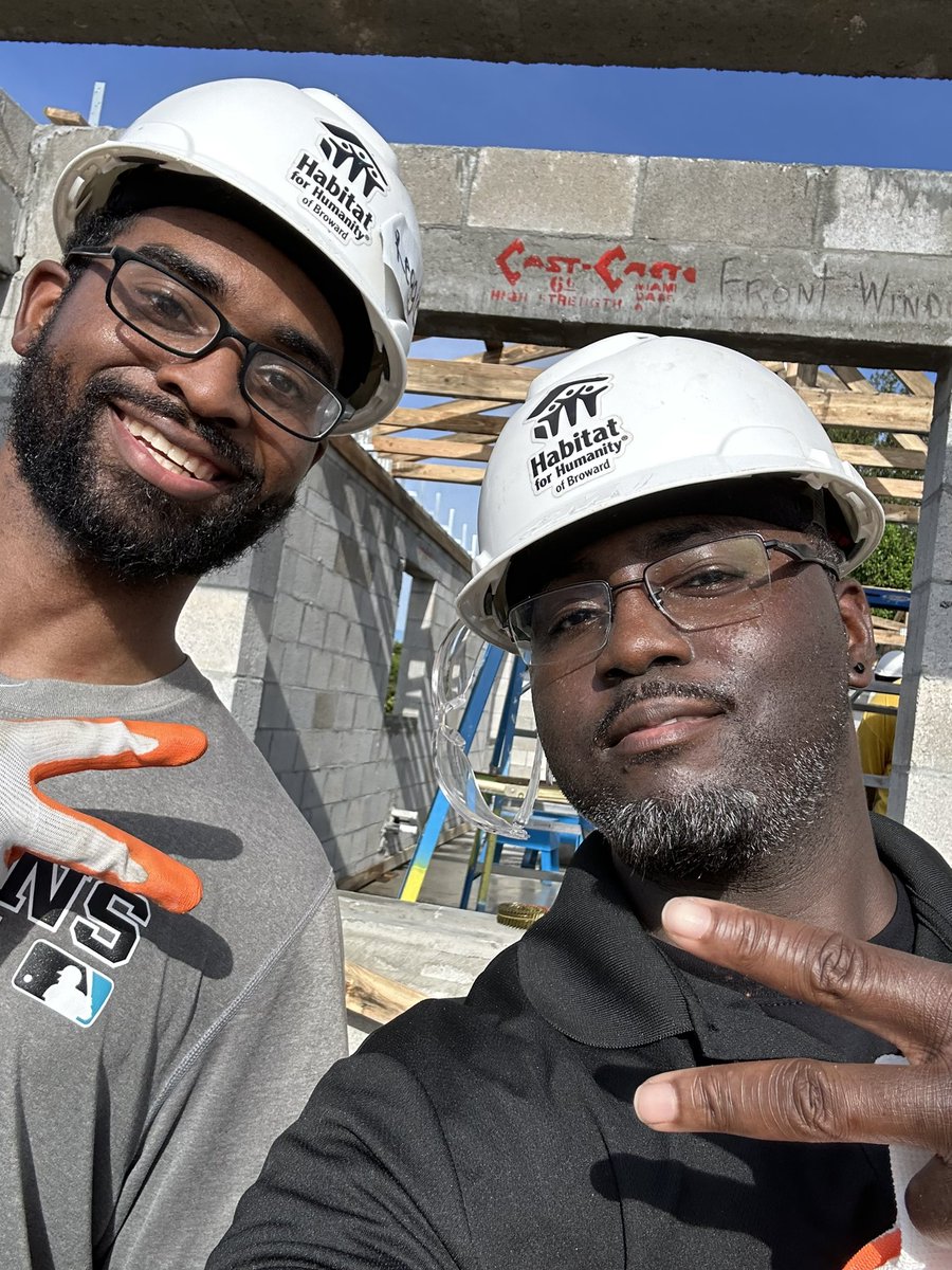 MrJamelMarshall's tweet photo. On Saturday, I had the pleasure of volunteering with the South Florida Professional Chapter of @National_PBM and @HabitatBroward to build homes in Pompano Beach for deserving families. https://t.co/RYuP9Kuh3p