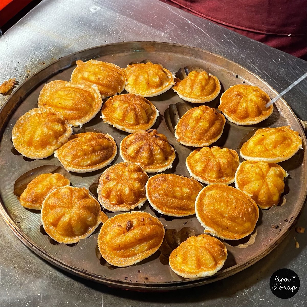 🔥ขนมไข่เตาถ่าน สูตรต้นตำรับจากสงขลา มีความกรอบนอก นุ่มใน เนื้อแป้งหวานเบา ๆ และชุ่มฉ่ำไปด้วยเนยเค็ม ทานตอนร้อน ๆ ฟินมาก😋
📍พิกัดร้าน Haab ที่บรรทัดทอง มี 2สาขา หน้าร้านเอลวิสสุกี้และหน้าร้านอี้จาสุกี้หม่าล่า <a href="/aroii/">@aroii บอกต่อ</a>