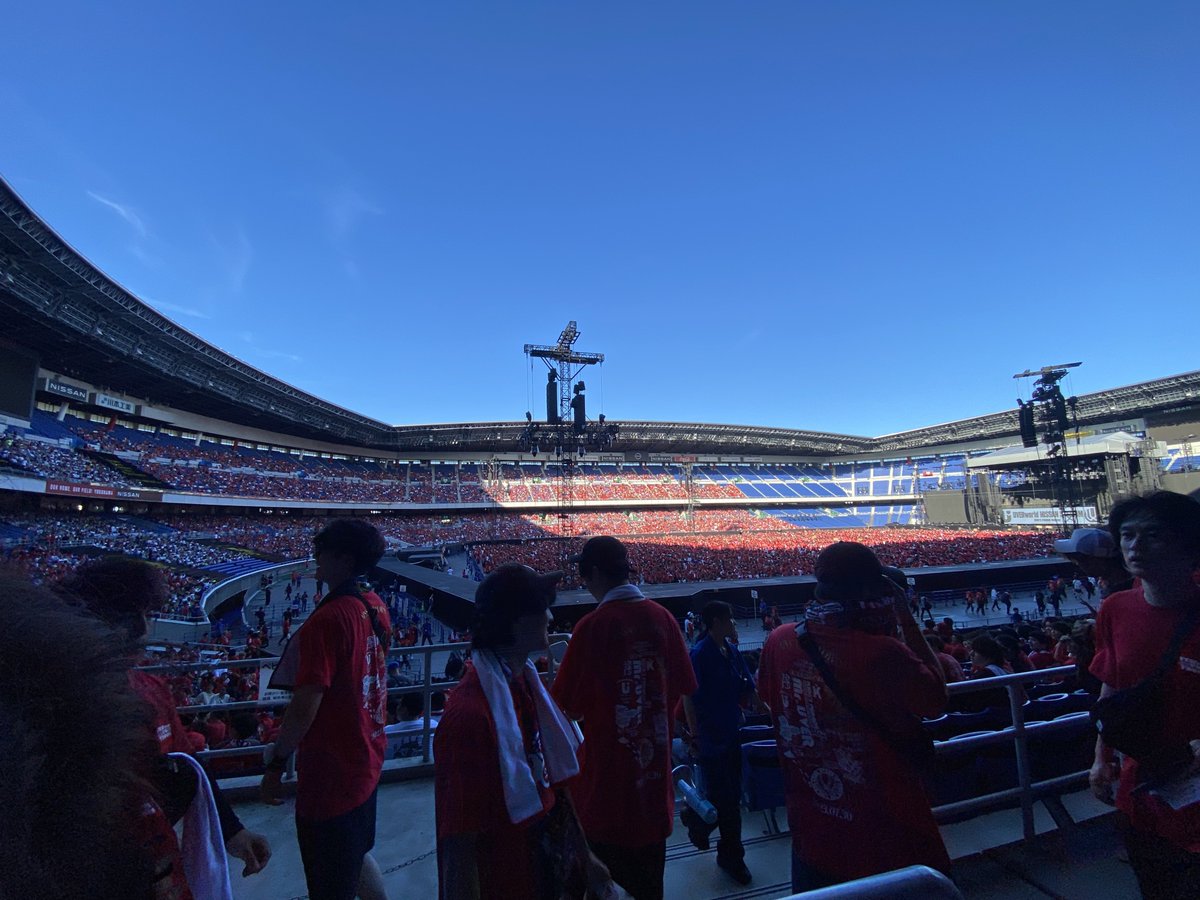 paipuppu's tweet photo. 男祭り楽しかった
72000人の男達と見る景色は最高でした
 #UVERworld_日産スタジアム https://t.co/51D5kfebZ0