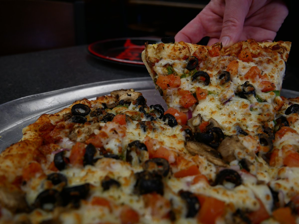 HotBoxBallState's tweet photo. POTW 50% Off all Week: Heavy Veggie
Passcode: I'm your Swole-mate
Online: No Promo Code Needed!

WHAT’S ON IT:
Fresh Mushrooms
Green Peppers
Black Olives
Roma Tomatoes
Red Onions
Extra Cheese
Red Sauce https://t.co/Ak7C4cFg9b