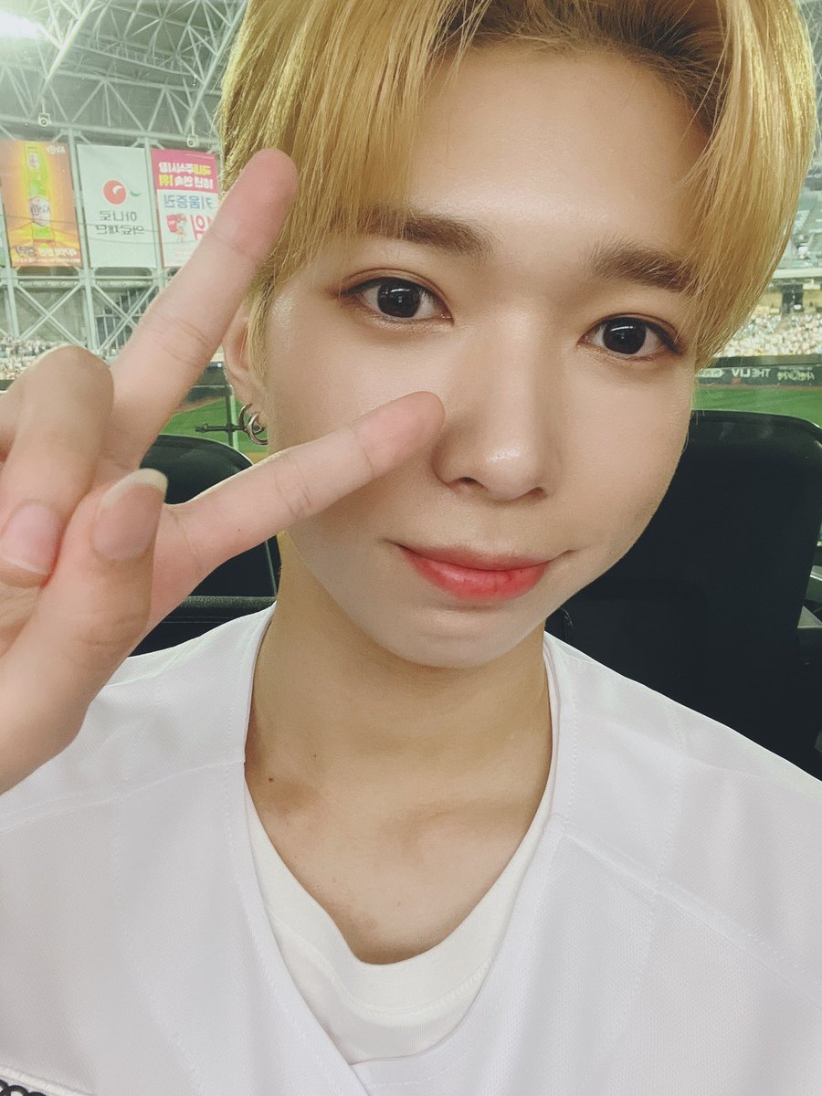 TFN_official_'s tweet image. 오랜만에 시구, 시타 경험과 무대까지 보여드릴 수 있어 즐거운 하루였습니다😊

#TFN #티에프앤