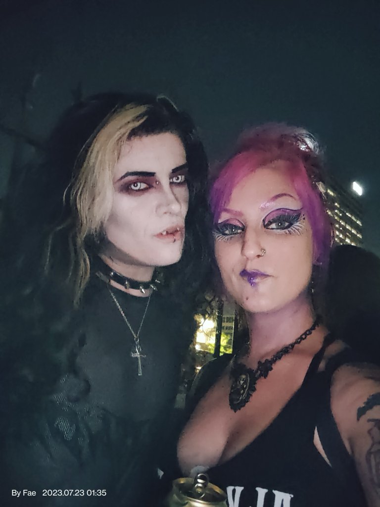 CountessFae's tweet photo. Good friends In good places. 
Getting selective on my time and friends. https://t.co/S4r5EoEXwF