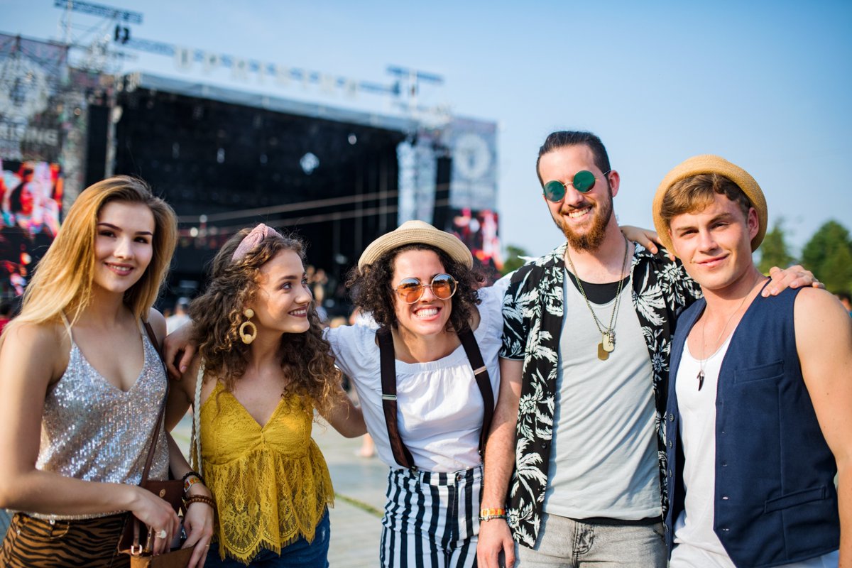 💥SORTEO💥
 ¿Te apetece ir al festival #los40summerlive 2023 🏝?
 ¡Lo tienes muy fácil! 
 ✅SIGUE a nuestro perfil en Instagram
 ✅Da LIKE ❤️al post
 ✅COMENTA mencionando al amigo al que invitarías al festival 🎵 
El ganador se publicará el 7/08/23
Info rduero.es