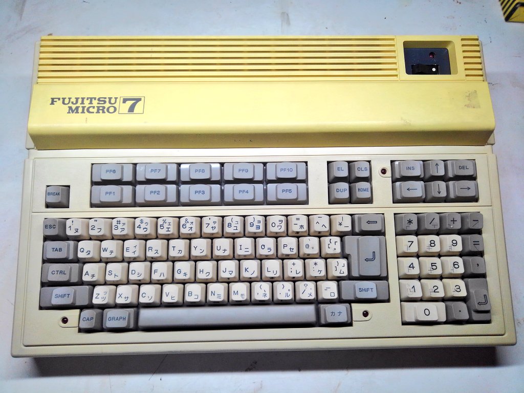 toshitada1973's tweet image. 回顧録⑬…PC3200Sを皮切りに(ええっ)、レトロPCを集める日々が始まったよ。どこのジャンクコーナーでも何か発見があったし、お値段もお手頃! 憧れた各社の名機たちが打ち捨てられようとしている姿を、無視できなかったよ。#PC8001 #FM7 #PASOPIA7 #X1Cs