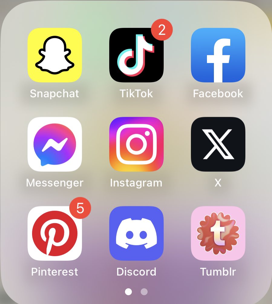 IsaDreamsBig's tweet photo. My phone is apparently just as confused as I am. 🤣🤣🤣 https://t.co/dYbtNQDmPe