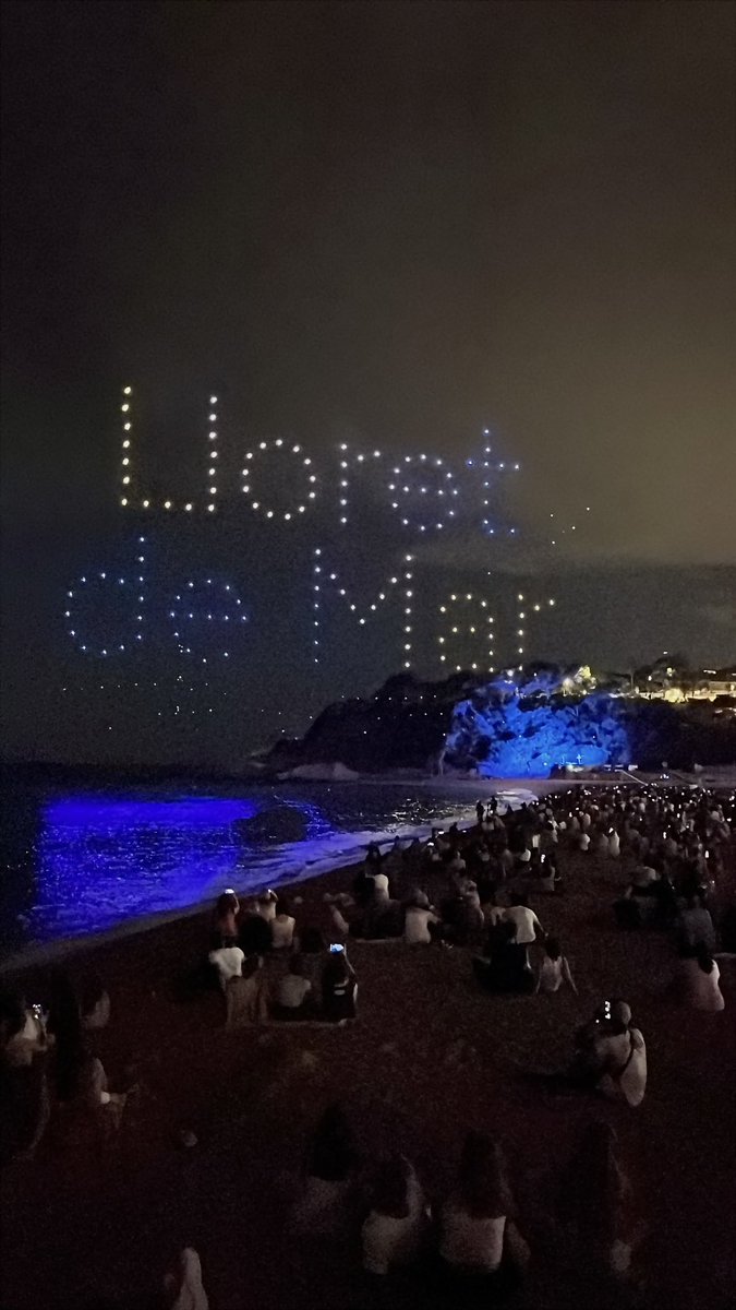 droneshowfest's tweet image. 🐠🪼🐢 Mantas, medusas, tortugas y peces de gran tamaño han sido los protagonistas del último #DroneShow del #DroneShowFestival de @Lloret_de_Mar. 

Un espectáculo de los franceses #Diffuse y ejecutado con los drones de @flockdroneart.