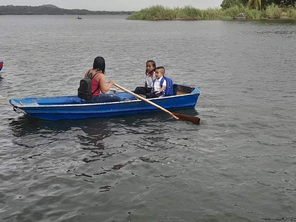 Hoy inician el según ciclo escolar en #Nicaragua ¡A clases con tanta esperanza! 🫶 #UnidosEnVictorias feliz inicio de semana, es nuestro el porvenir.
<a href="/FloryCantoX/">Flor y Canto 🇳🇮</a>
<a href="/Atego16/">@🅰🆃🅴🅶🅾 🇳🇮</a>