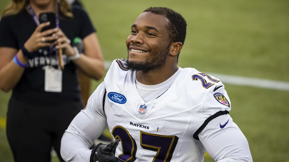 𝗥𝗘𝗦𝗣𝗘𝗖𝗧: With the RB situation looking bad, Lamar Jackson came to the defense of #Ravens RB JK Dobbins, emphasizing how important he is to the team’s offensive success, per <a href="/MikeGarafolo/">Mike Garafolo</a> 

"He means a lot to our offense, man. He's one of the guys that sparks the offense