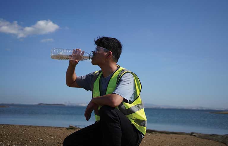 CircadianInc's tweet photo. It is vital for employees who work in hot environments to monitor their fluid intake and guard against dehydration in the workplace,, Early intervention is the best prevention for dehydration.  https://t.co/FIMygqdm64 https://t.co/12UlIL1jvE