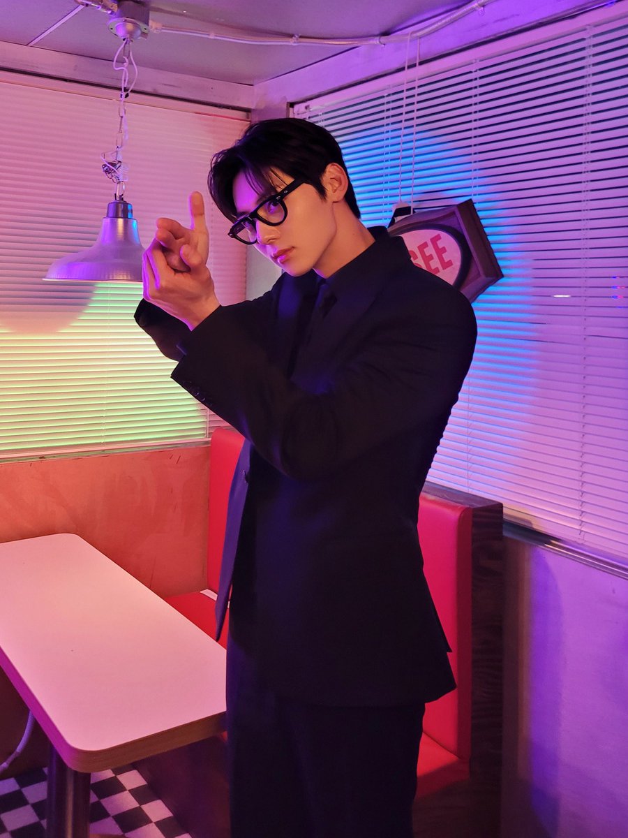 MINHYUN_PLEDIS's tweet photo. [#Moment_H] 📸

황도들🍑 기다리고 기다리던
도하와의 첫 만남 어땠나요❓

너무 다채로워서 눈을 뗄 수 없던 첫 방송 👀
2화는 또 얼마나 재밌을지〰️
내일도 도하와 함께해 주실 거죠 🦊💛

#황민현 #HWANGMINHYUN
#소용없어거짓말 #MyLovelyLiar https://t.co/MUWlPFJrRV