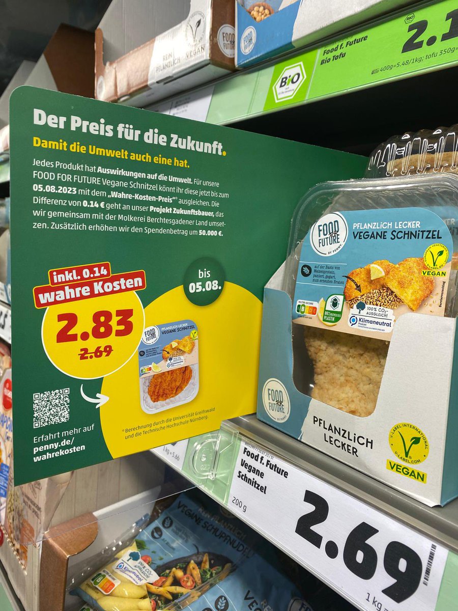 HoMaBiLe's tweet photo. Forschung zum Anfassen 🛒🤩

➡️Wir haben lange darauf hingearbeitet 🤓💪!
Unsere Forschungsergebnisse 📊 zum Thema “Wahre Preise” könnt Ihr aktuell deutschlandweit in den Lebensmittelmärkten von #PENNY sehen 👀.

➡️ Weitere ℹ️nfos zur Kampagne: https://t.co/X4k0PSoZuF https://t.co/yKCTFGgfyg