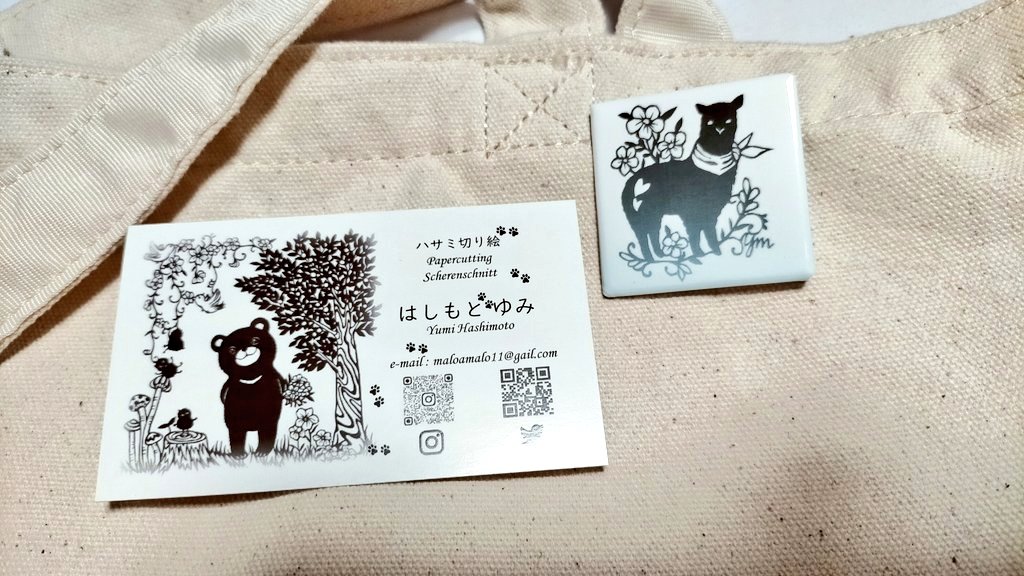 MISAさん　@MISA17ayak　のポスカ、絵の部分が少し浮いていてホログラムのような輝きがついているので凄くオシャレ！
はしもとゆみさん　<a href="/yume_malo/">はしもとゆみ</a> アルパカさんのバッチが可愛すぎて即使いました。

お二人には今回の展示会で大変お世話になりました。感謝しきれません。ありがとうございました！