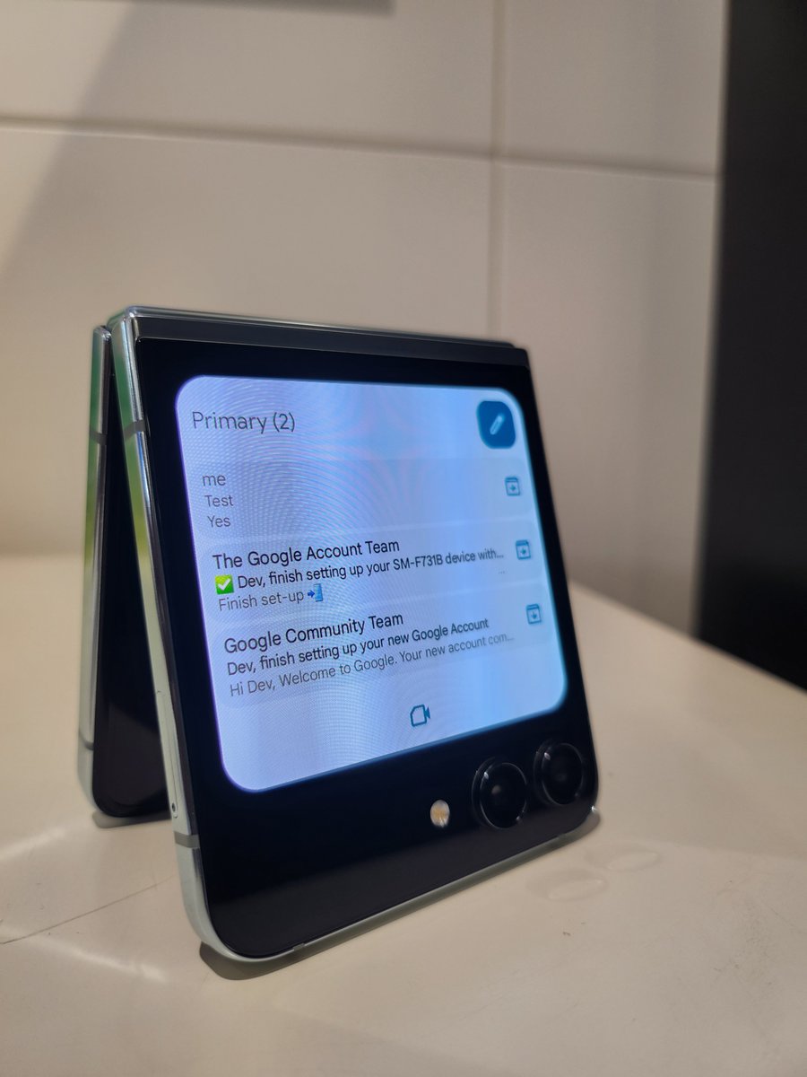 CoverScreen OS tweet media