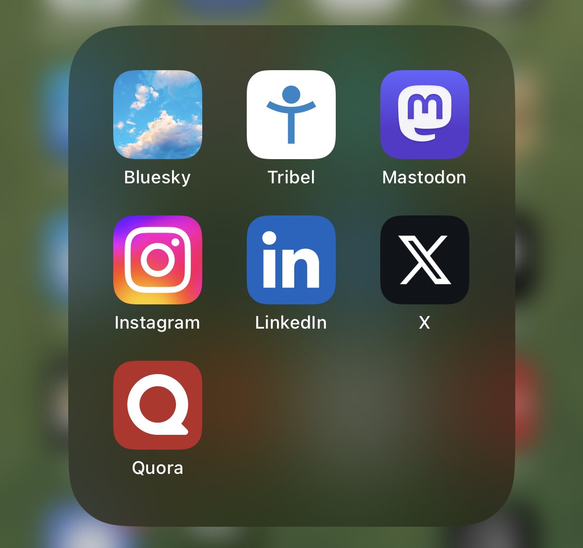 lardcanoe's tweet image. Is this an Apple bug that I see the old Twitter icon in one grouped view but not the other? Or did X forget to also update the smaller icon? Either way #programmingishard