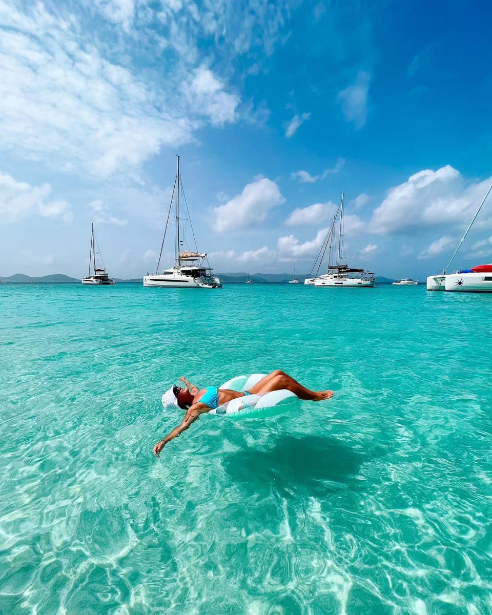 This could be you. 😎💦☀️
We know that our ocean blues are calling you. Happy Monday!  #visitourbvi 

📸 beach.bums_ (IG)

#bvi #britishvirginislands #motivationmonday #islandlife #caribbeanvacation #summervacation #caribbeandestination #caribbeantravel #bviparadise #OURBVI