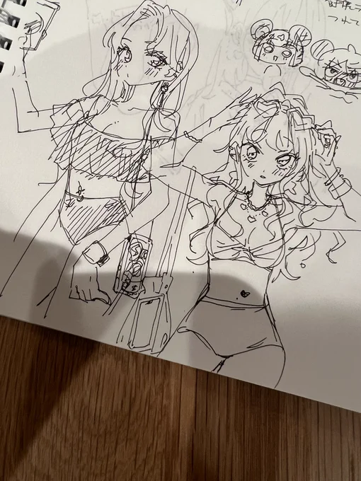 リサ姉と紗夜さんらくがき見てくれ。紗夜さんの谷間はいらんかったかも。後ろはパレちゃんとチュチュです。 