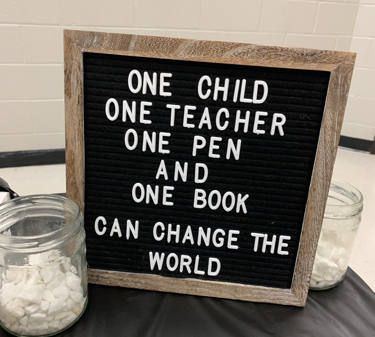 VaughanRockets's tweet photo. Inspirational quotes, fresh flowers &amp; breakfast…thank you @VESFoundation  for starting our Monday in such a positive way! We appreciate all you do for us! #SOARon https://t.co/0OuTt2Qio9
