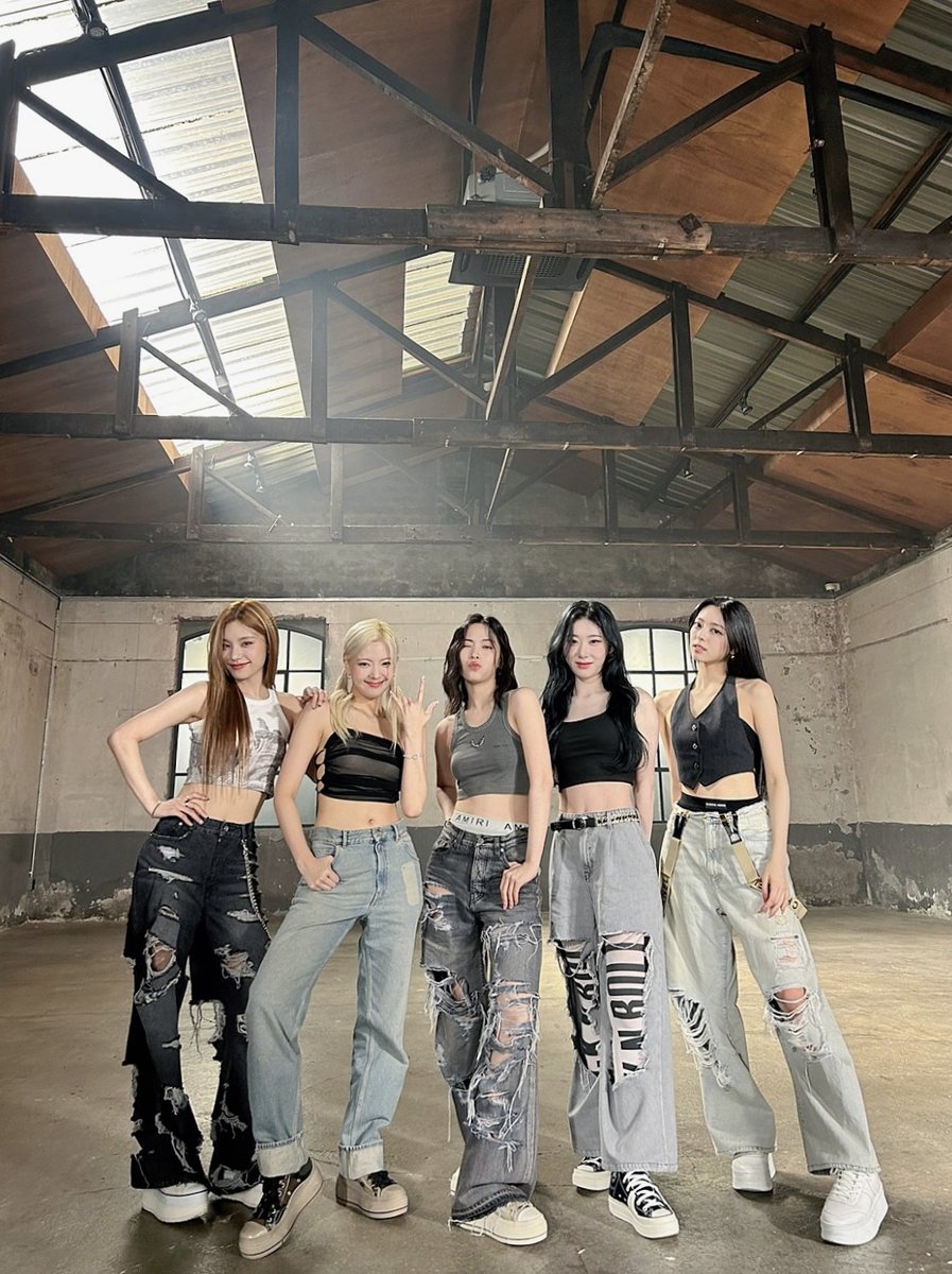 ITZY “CAKE” Performance Video 

🍰 Coming Soon 🍰
2023.08.01 TUE 0AM (KST) | 07.31 MON 11AM (EDT)

#ITZY #MIDZY <a href="/ITZYofficial/">ITZY</a>
#ITZY_KILLMYDOUBT
#ITZY_CAKE